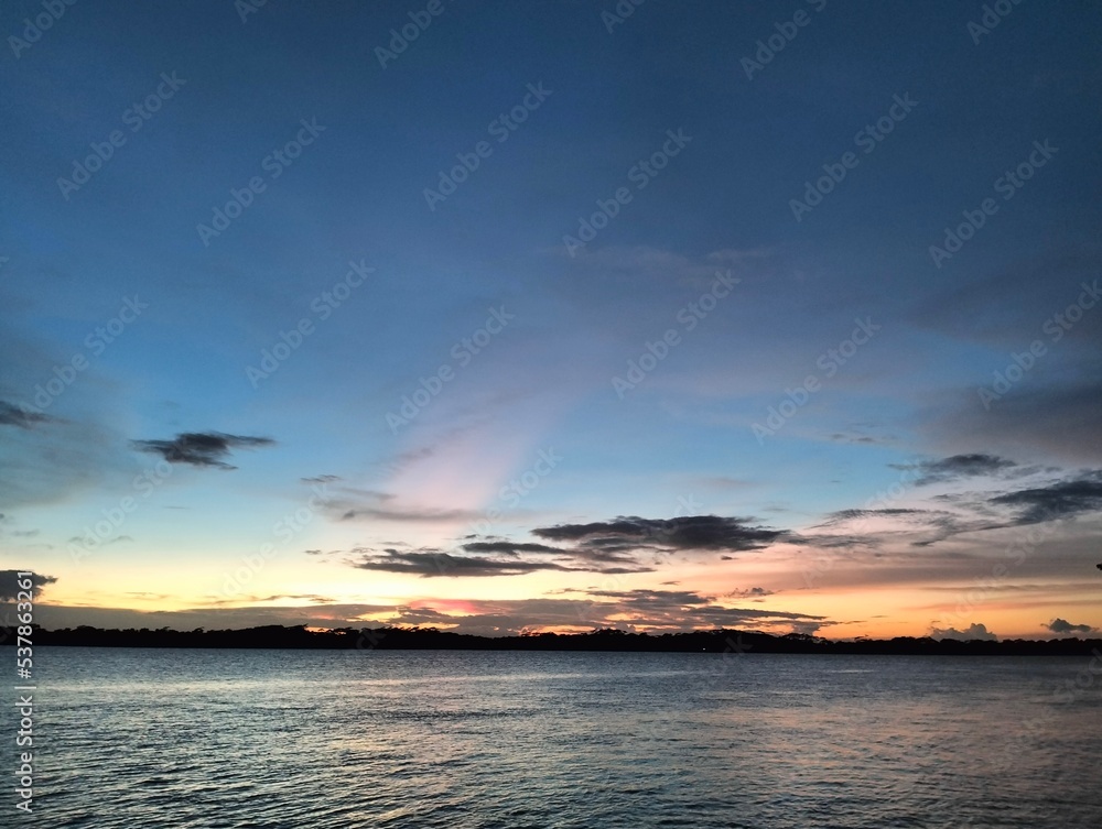 Naklejka premium sunset over the sea