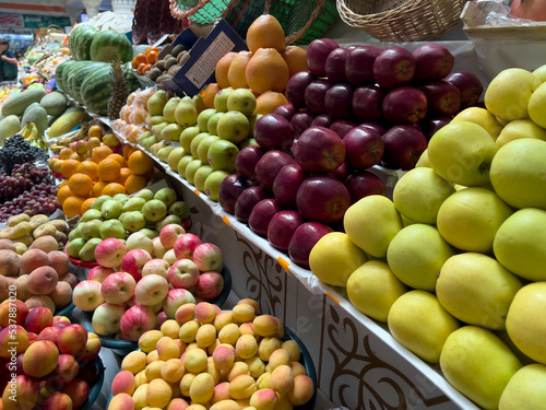 The variety of fruits in the Central Asian bazaars is very large and they taste and look natural.