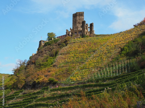 Burg Metternich bei Beilstein an der Mosel im Herbst