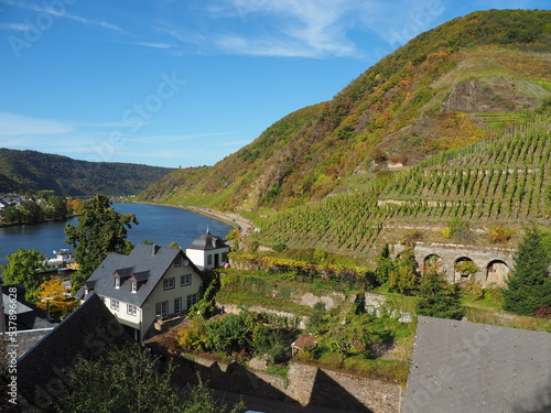 Obraz na płótnie Beilstein im Herbst – das Dornröschen der Mosel w salonie
