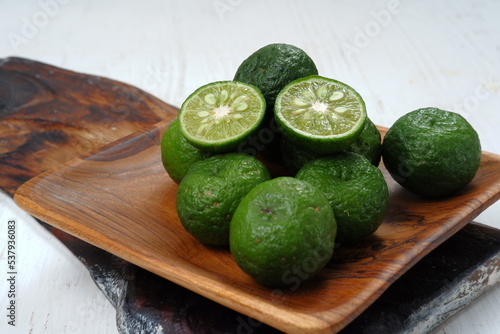 Jeruk limo or limes ,Green in color and rough fruit skin. Fragrant aroma refreshing sour taste. Adding flavor to some types of food