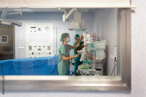 Medical team working in a operating theatre