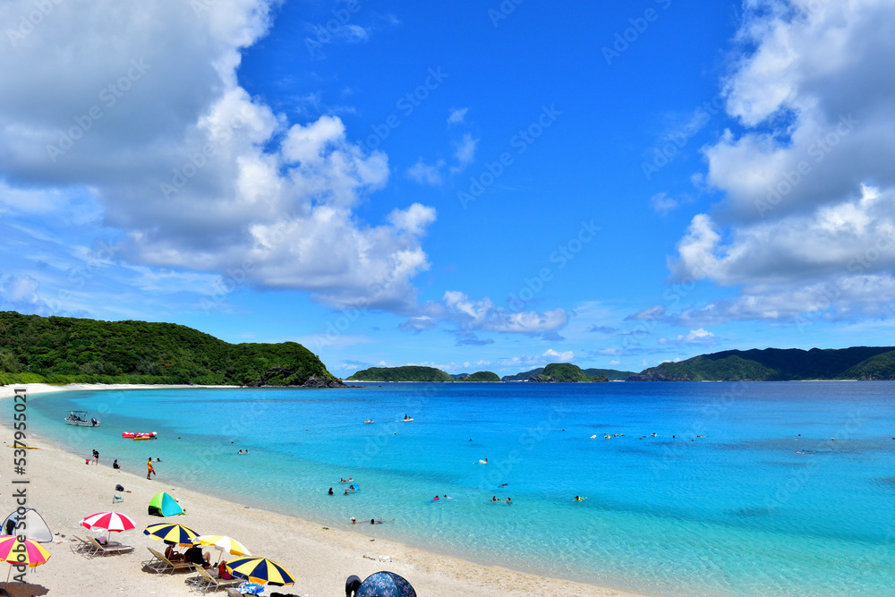 透き通るきれいな海と白い砂浜/古座間味ビーチ 透き通るきれいな海と白い砂浜/古座間味ビーチ