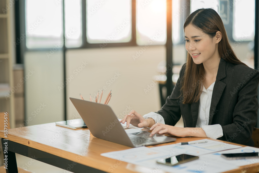 Asian businesswoman chatting with customers via laptop online Asian businesswoman chatting with customers via laptop online