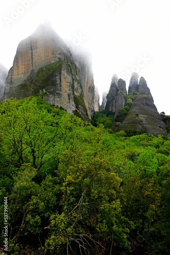 Felsen von Meteora im Nebel // Rocks of Meteora in the mist