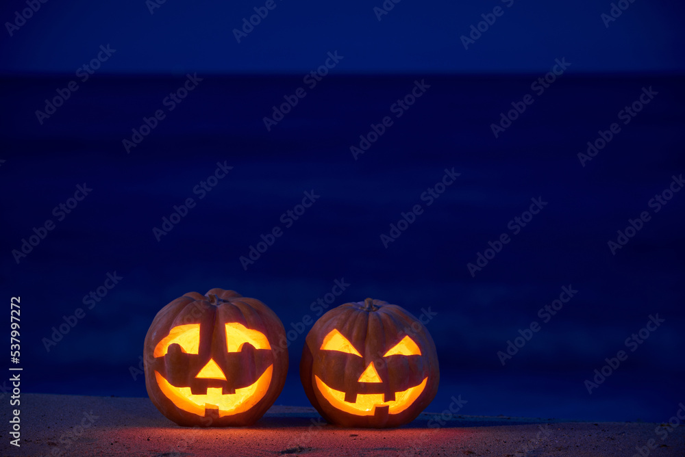 Halloween pumpkins jack p lantern on the sea beach at night in the bright moonlight - obrazy, fototapety, plakaty 