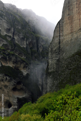 Felsen von Meteora im Nebel // Rocks of Meteora in the mist