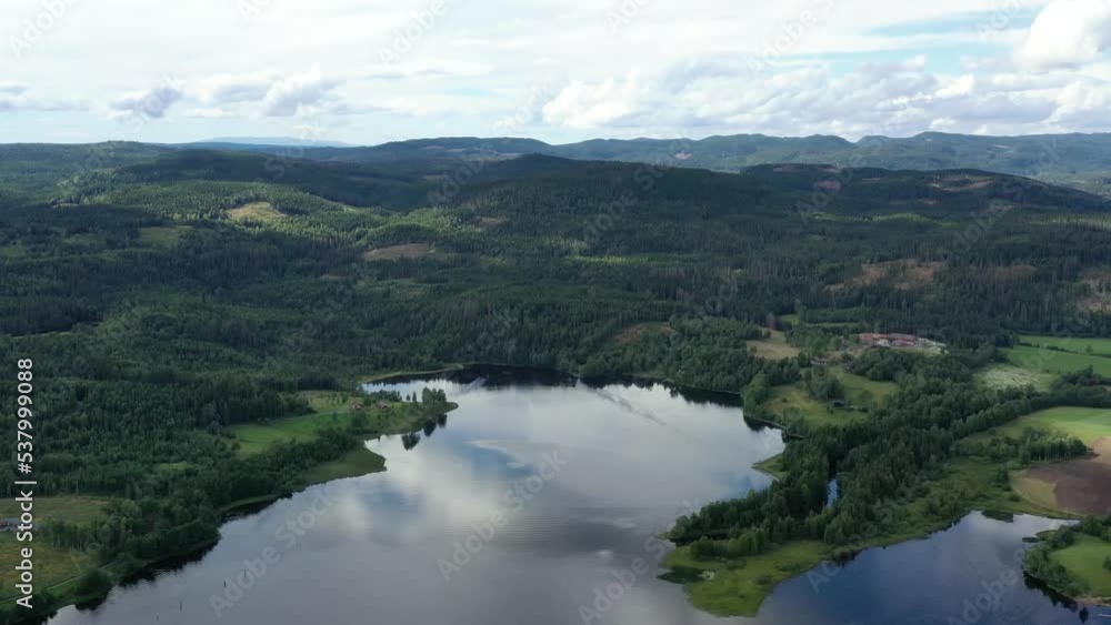 survol de la foret, des lacs et rivières en Suède