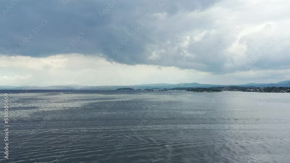 survol de la foret, des lacs et rivières en Suède