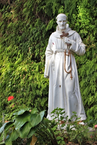 Statue de religieux.