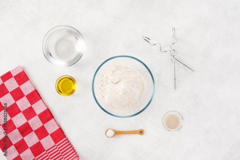 Recette pâte à pizza fait maison. Photographie culinaire. Stylisme alimentaire. Préparation des ingrédients. Recette facile. Livre de recettes. Alimentation saine et durable. Recette pâte à pizza fait maison. Photographie culinaire. Stylisme alimentaire. Préparation des ingrédients. Recette facile. Livre de recettes. Alimentation saine et durable.
