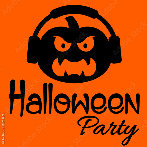 Banner con texto Halloween Party con silueta de calabaza de Halloween con auriculares de música en fondo anaranjado