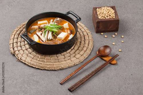 brisket doenjang jjigae, doenjang jjigae, doenjang jjigae, doenjang jjigae, doenjang, beef, tofu, vegetables, vegetables, Korean food, food, food, ingredients,차돌된장찌개,  된장찌개 ,차돌박이, 찌개 ,된장 ,소고기, 두부 ,야채, photo