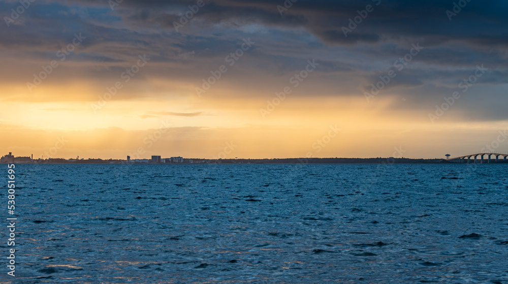 Obraz premium sunset over the sea