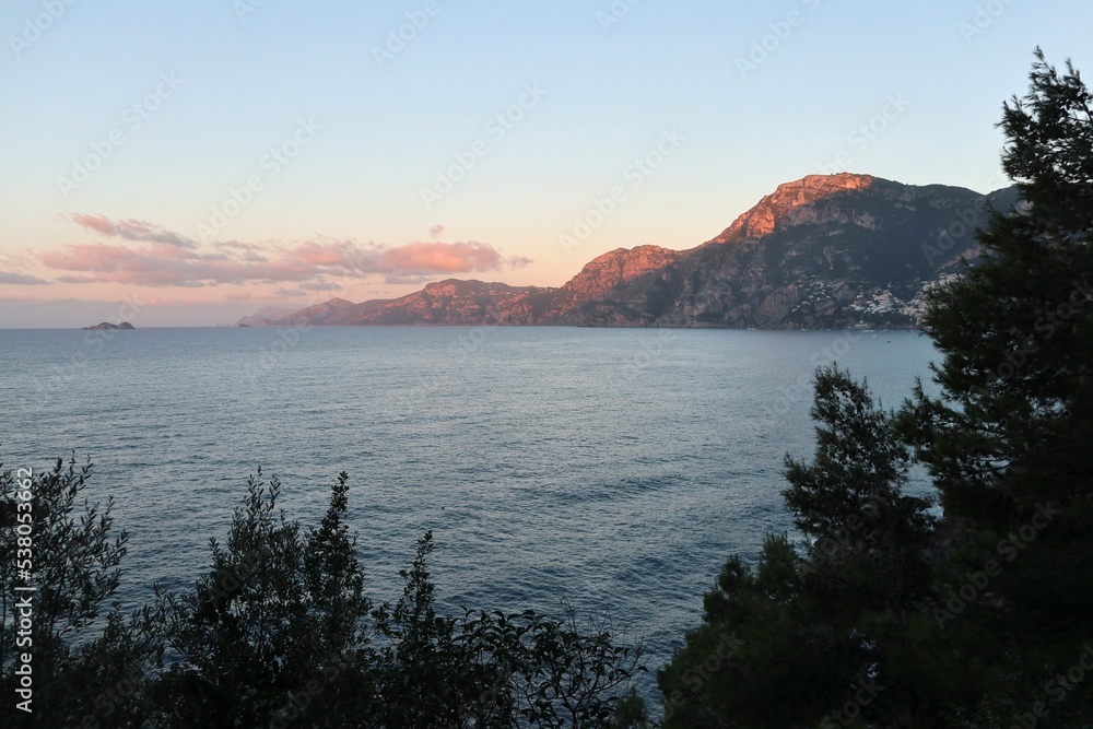Praiano - Scorcio della costiera da Via Gavitella all'alba