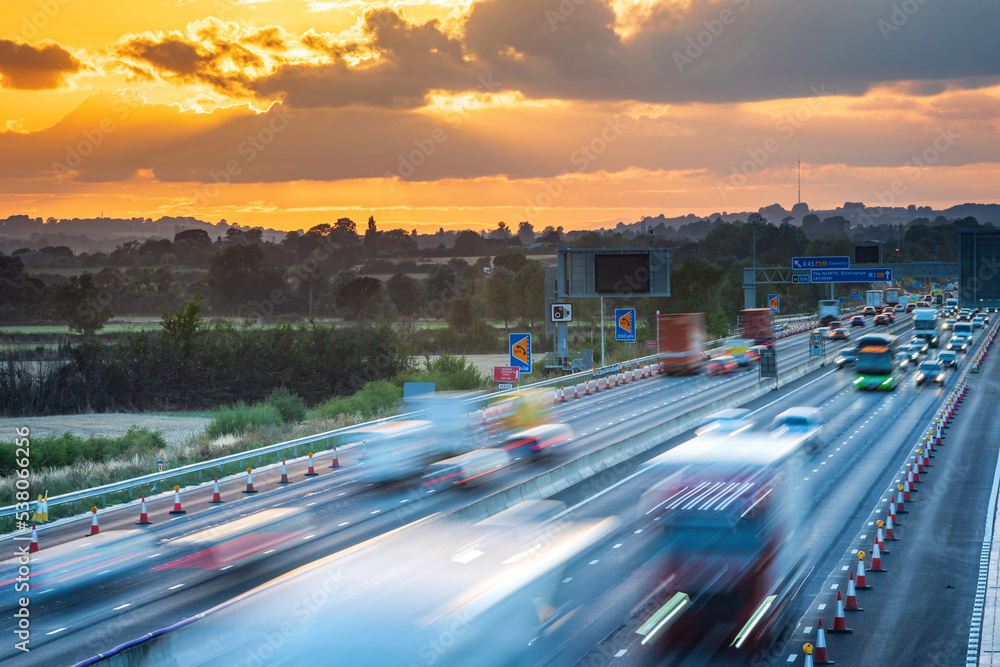 Obraz premium heavy traffic in blurry motion on UK motorway in England