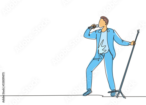 Single continuous line drawing of young happy male pop singer holding microphone and singing on music festival stage. Musician artist performance concept one line draw design vector illustration