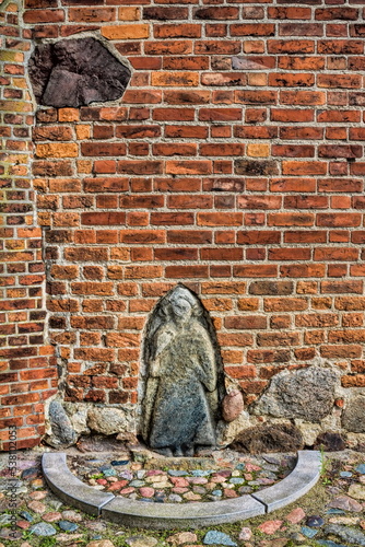 Obraz na płótnie bergen, deutschland - bildstein in der westfassade der marienkirche w salonie