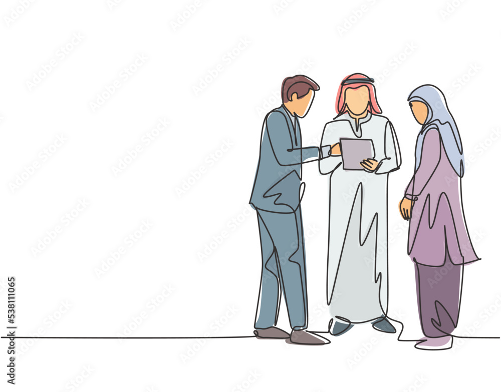 One single line drawing of young muslim businessman discussing business deal together. Saudi Arabia cloth shmag, kandora, headscarf, thobe, hijab. Continuous line draw design vector illustration One single line drawing of young muslim businessman discussing business deal together. Saudi Arabia cloth shmag, kandora, headscarf, thobe, hijab. Continuous line draw design vector illustration