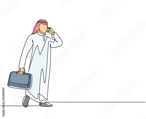 One single line drawing of young happy male muslim worker calling his colleagues by phone. Saudi Arabia cloth shmag, kandora, headscarf, thobe, ghutra. Continuous line draw design vector illustration