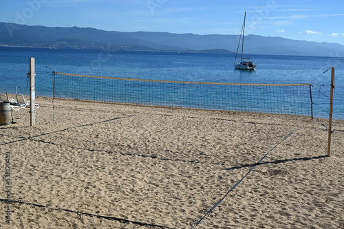 Terrain de volley-ball sur la plage Trottel dans la ville d'Ajaccio en Corse