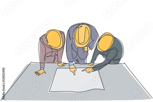 One single line drawing of young architects and manager meeting at construction site to discuss draft blueprint design. Building architecture business concept. Continuous line draw design illustration