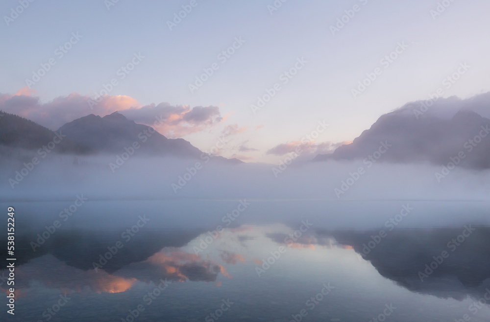 Obraz premium Fog on the lake