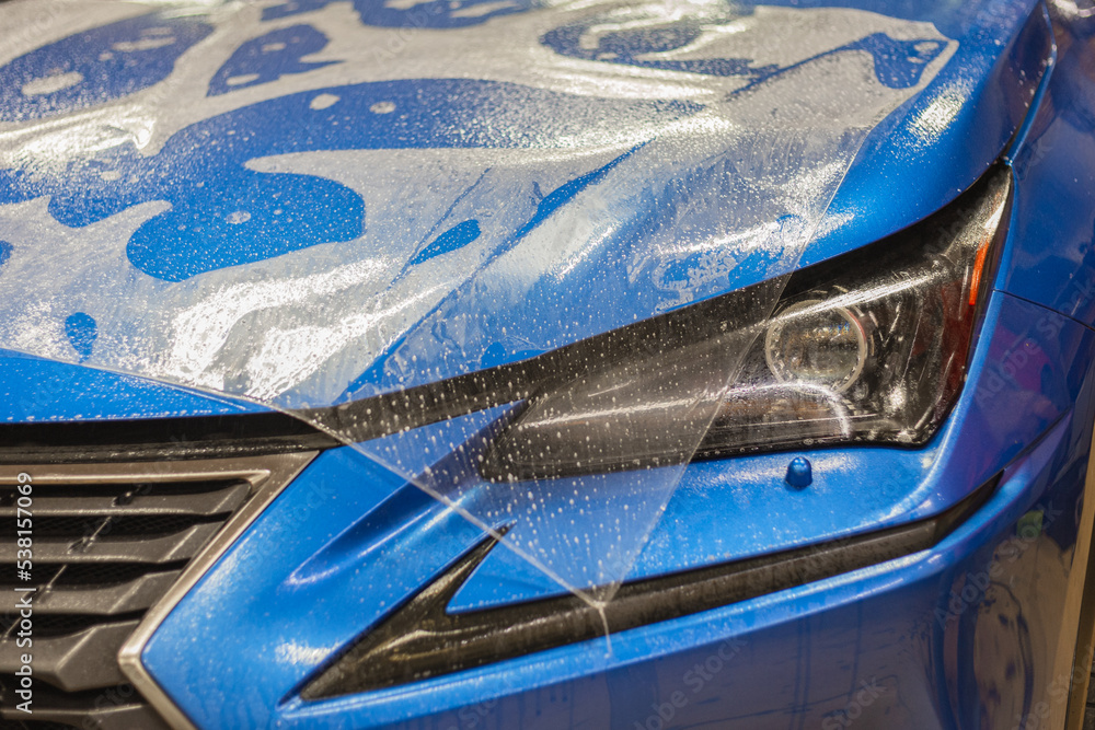 The process of installing PPF on the hood of the car.PPF is a