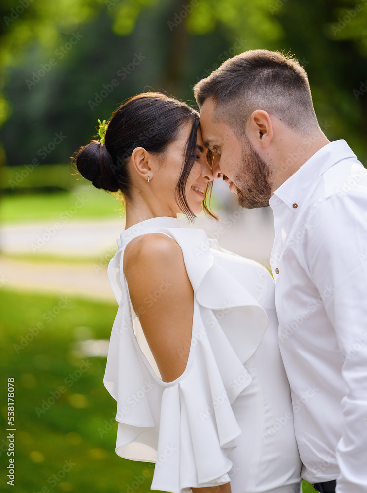 Fototapeta premium Loving Briddes Passionately Hugging In Garden