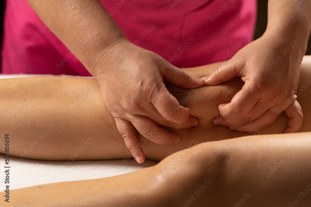 Fototapeta premium Skin that is narrow in the hands that shows the presence of cellulite