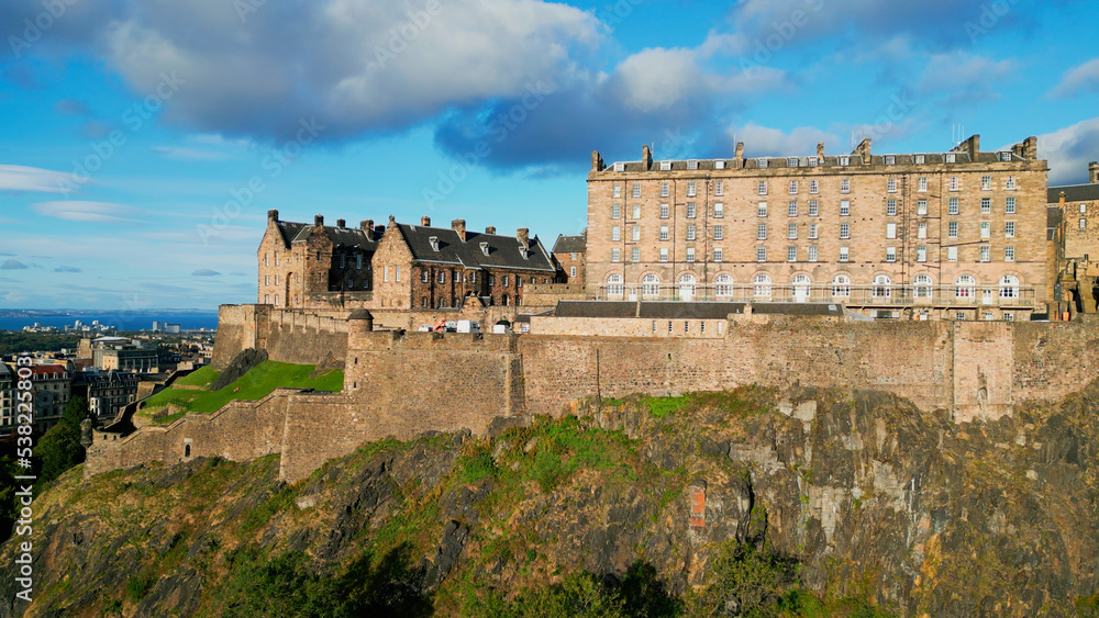 Obraz premium Edinburgh Castle on a sunny day - aerial view - travel photography