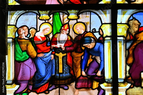 d  tail d un vitrail de l   glise Saint-Aignan de Chartres en France