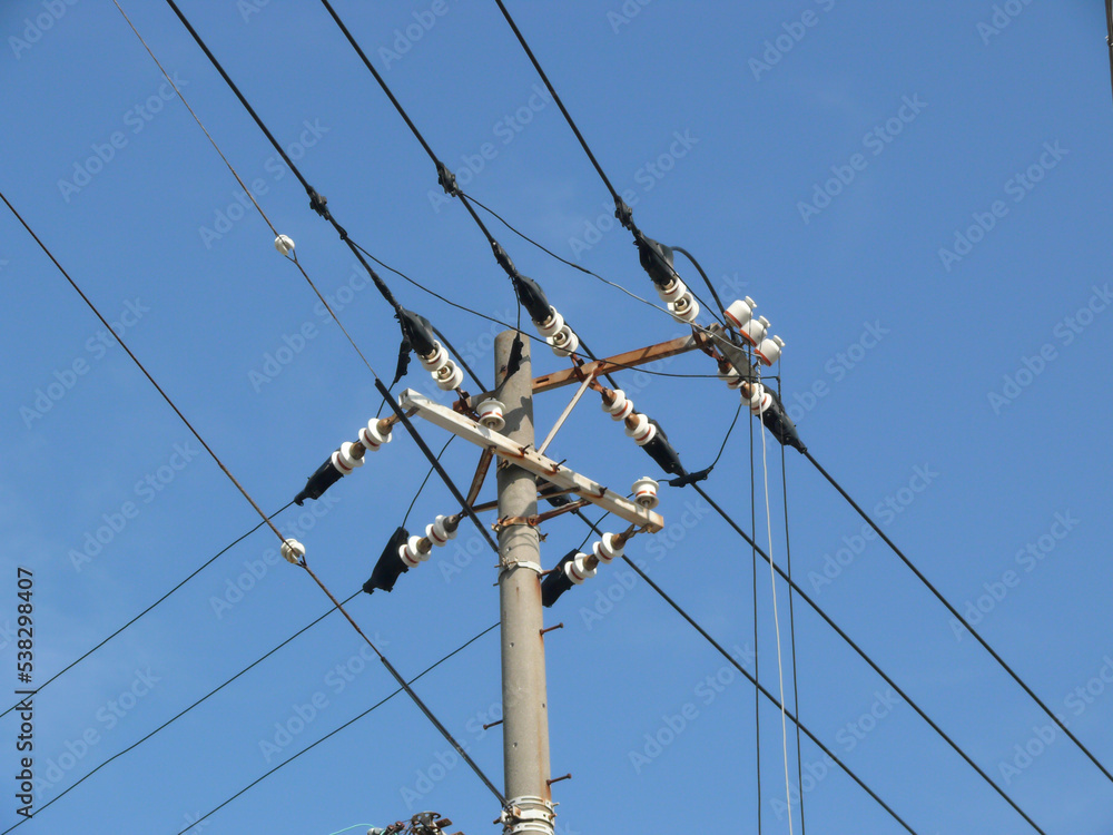 高圧電線の分岐。 The cable branch for the high voltage network. Japanese power supply system. Stock