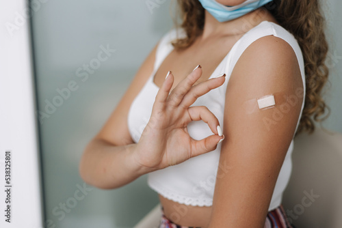 Принти на полотні Middle seceltion of woman getting vaccinated immunity giving ok sign hand