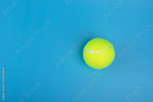tennis ball on a blue background, sports equipment, tournament background © yta