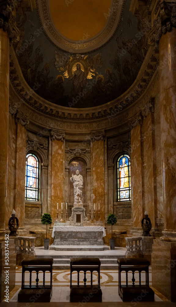 Fototapeta premium Cathedral of Saint Paul interior