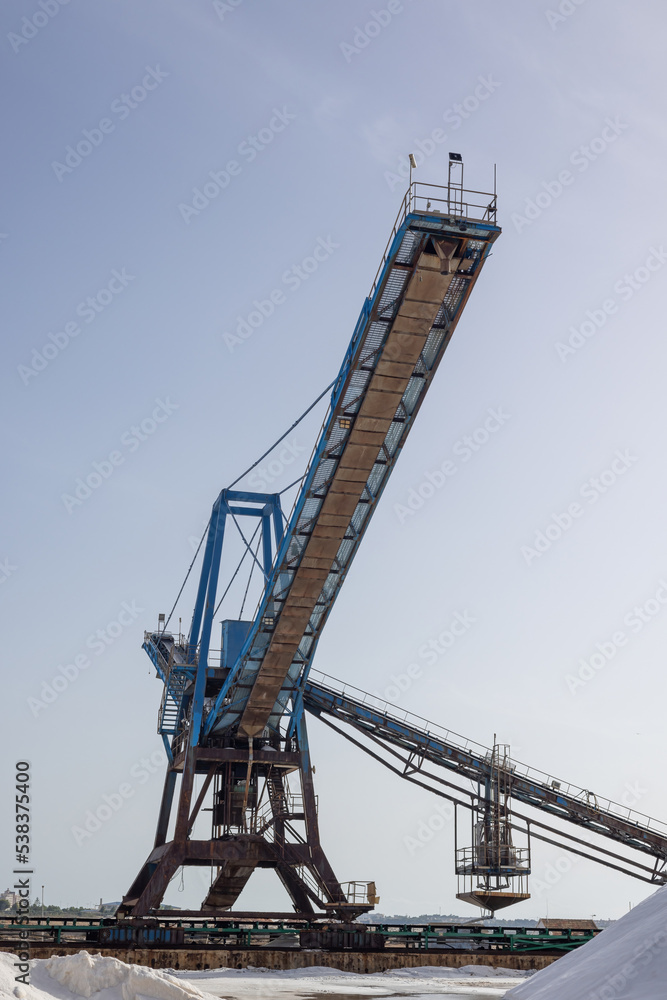 Sea salt mining crane for harvesting and Salt extraction in Torrevieja, Spain Sea salt mining crane for harvesting and Salt extraction in Torrevieja, Spain