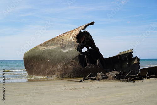 Restes d'épave sur la côte près du Havre