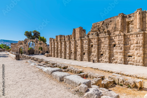 Photos A view towards the Southern Gate in the ancient Roman settlement of Gerasa in Je
