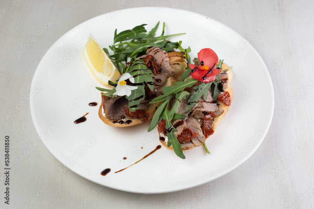 salad with tuna and vegetables