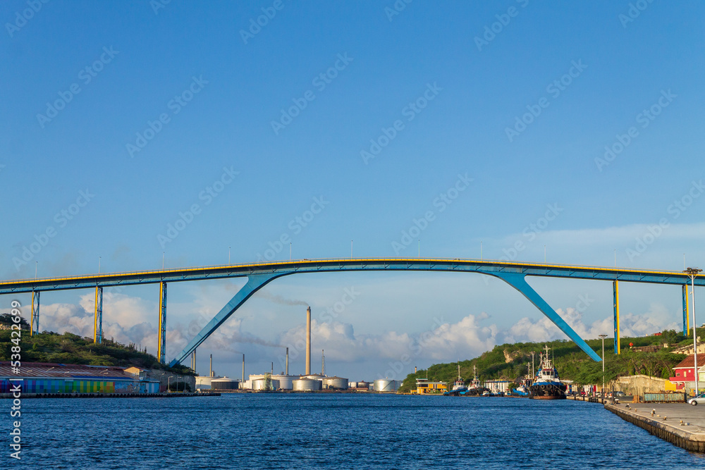 Fototapeta premium Juliana Queen Bridge in the city of Willemstad