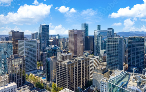 Obraz na płótnie Scenic Vancouver financial district skyline in the city downtown near Robson square. w salonie