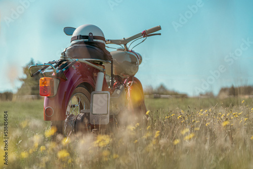 Bild auf Leinwand Landtour mit altem DDR-Moped (Retro-Style)