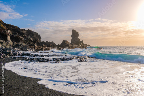Der Strand von Djúpalónssandur ist einer der schönsten Strände von Island. Er befindet sich auf den Halbinsel Snæfellsnes. Beeindruckend sind seine Felsen.