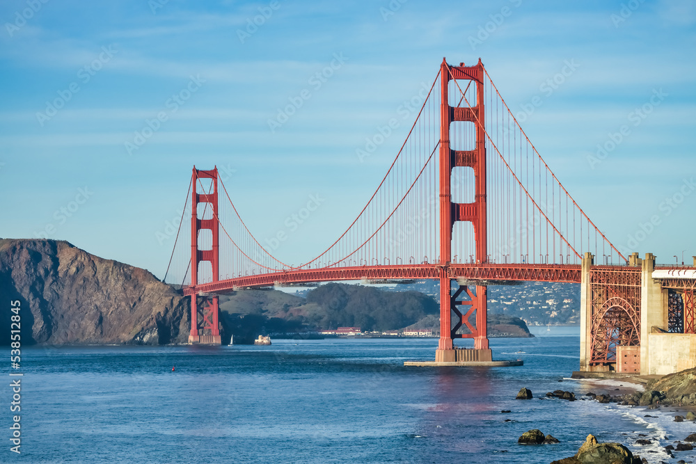 Obraz premium Beautiful view of the Golden Gate Bridge in San Francisco, pastel colors. Concept, travel, world attractions
