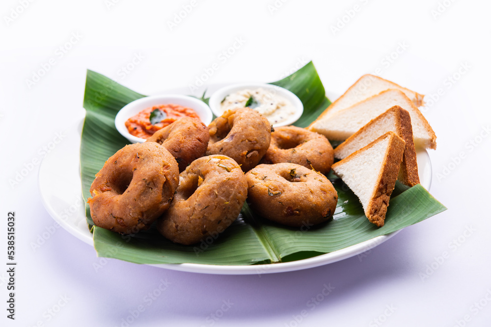 Instant leftover bread medu vada served with chutney and hot tea, Indian breakfast or snack recipe Instant leftover bread medu vada served with chutney and hot tea, Indian breakfast or snack recipe