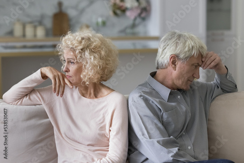 Foto Unsuccessful relationships, failed marriage, relations break up, misunderstanding