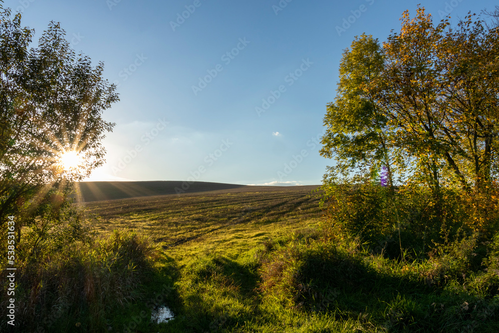 Obraz premium Sunset over the fields