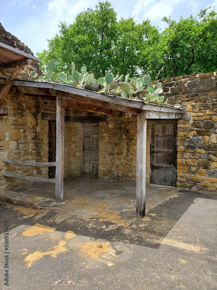 Naklejka premium Old building 