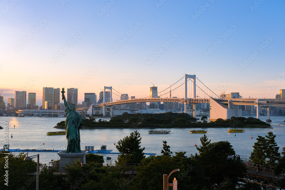 Obraz premium 東京都 夕暮れのお台場